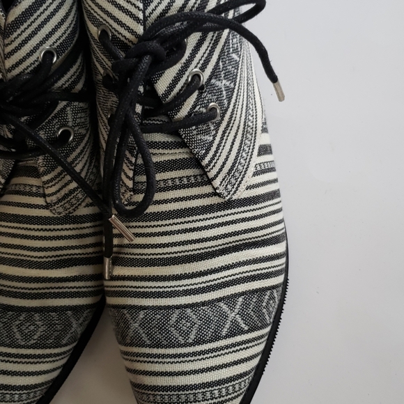 Forever 21 shoes - Picture 4 of 8